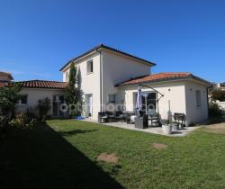 Maison / Villa 5 pi&egrave;ce(s)  130 m2