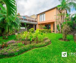 Maison / Villa 5 pi&egrave;ce(s)  242 m2