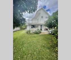 Maison / Villa 4 pi&egrave;ce(s)  140 m2