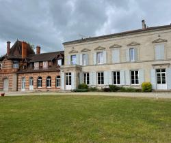 Propriété Plus de 5 pi&egrave;ces  420 m2