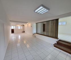 Local commercial 4 pi&egrave;ce(s) 