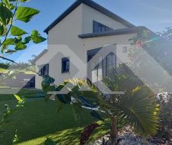 Maison / Villa 4 pi&egrave;ce(s)  162 m2