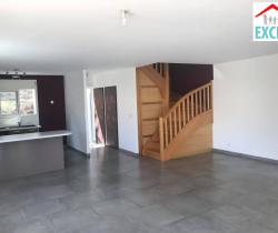 Maison / Villa 4 pi&egrave;ce(s)  104 m2