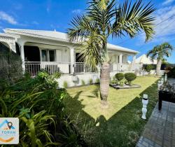 Maison / Villa 5 pi&egrave;ce(s)  216 m2