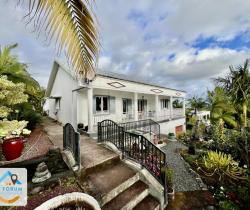 Maison / Villa 5 pi&egrave;ce(s)  190 m2