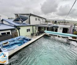 Maison / Villa 4 pi&egrave;ce(s)  218 m2