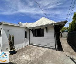 Maison / Villa 4 pi&egrave;ce(s)  85 m2