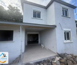 Maison / Villa 5 pièce(s)  Saint Pierre 