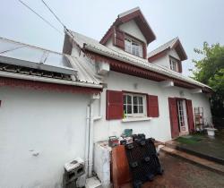 Maison / Villa 5 pi&egrave;ce(s)  141 m2