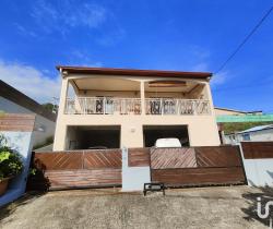 Maison / Villa 4 pi&egrave;ce(s)  110 m2